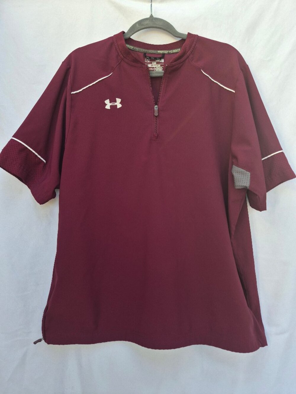 UNDER BARMOUR AllSeasonGear Men's Maroon Short Sleeve 1/4 Zip Jacket Size M